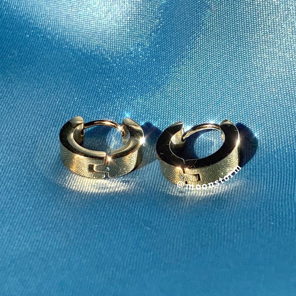 Gold Essential Hoop Earrings
