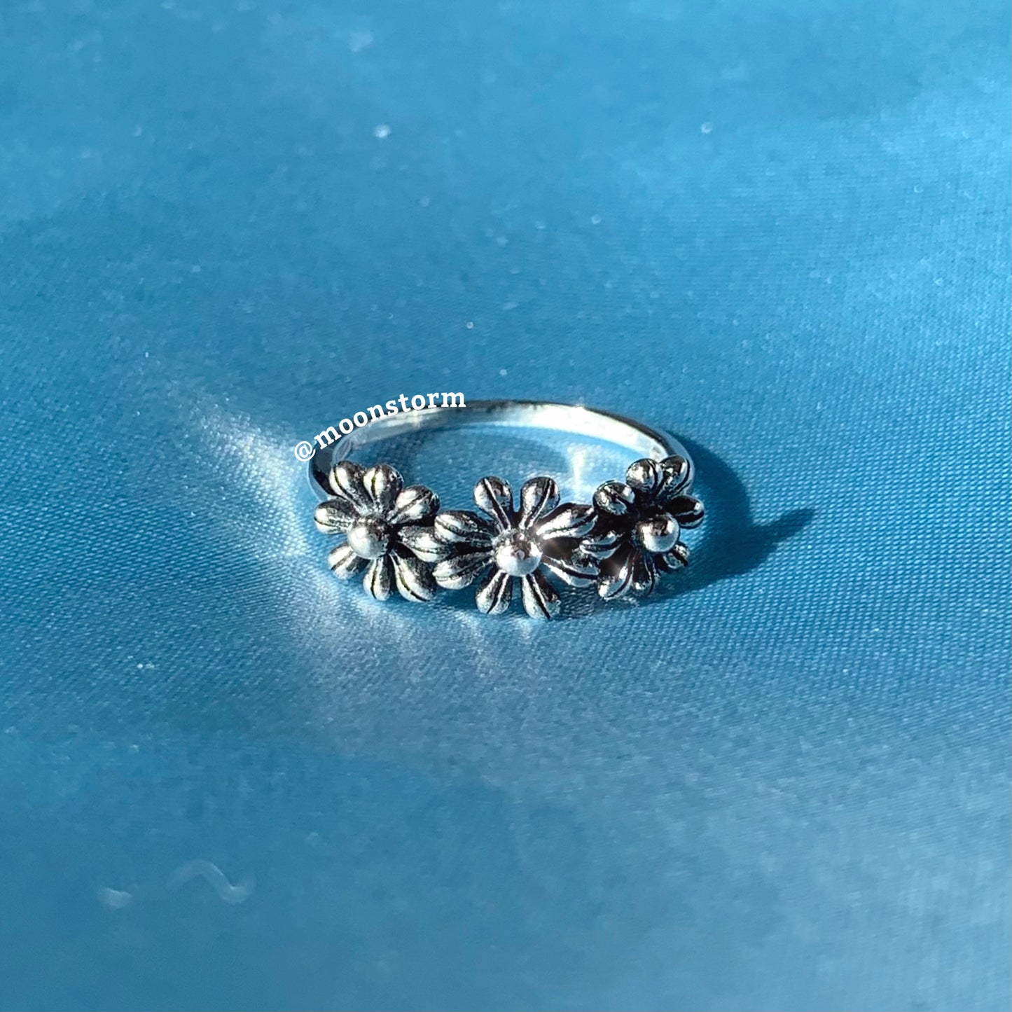 Triple Daisy Ring