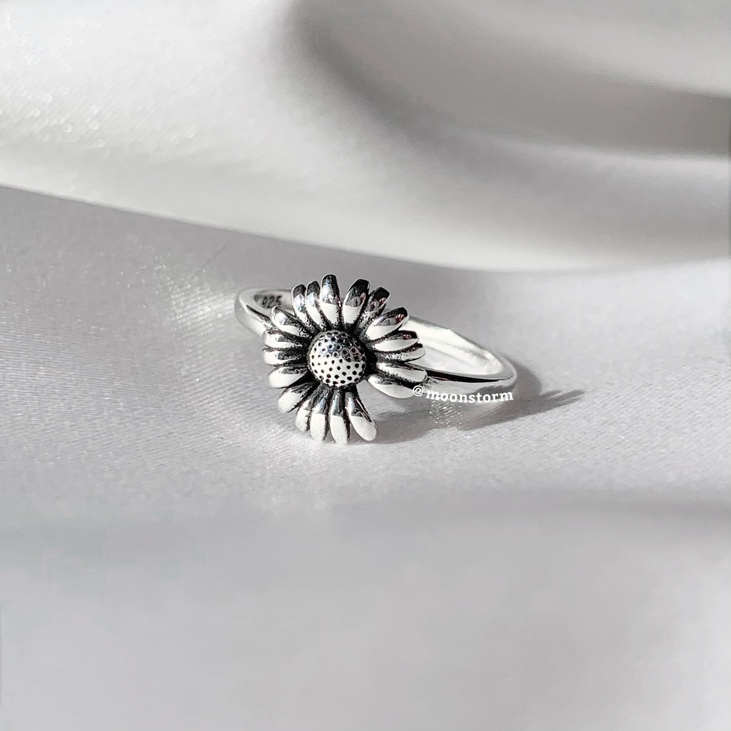 Loves Me Not Ring