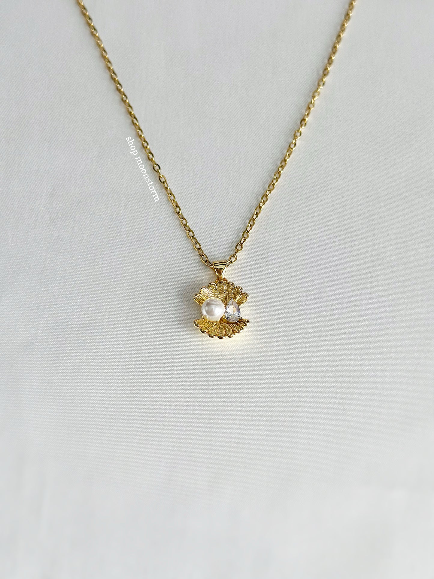 Gold Oyster Pearl Necklace