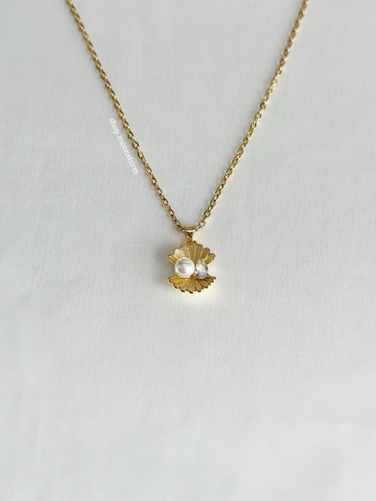 Gold Oyster Pearl Necklace