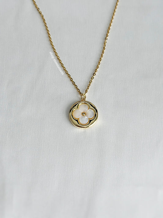 Gold Clover Pearl Necklace