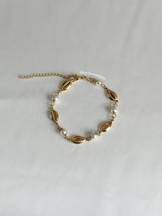 Gold Pearl & Seashell Bracelet